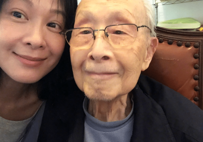 【泪目】刘若英父亲去世享年92岁 生前收集刘若英的新闻剪报是他的嗜好