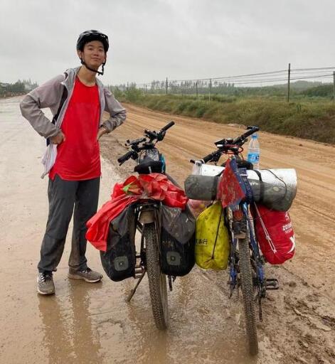 【赞】19岁小伙骑行2300公里上大学 全程共24天途中一半时间都在下雨