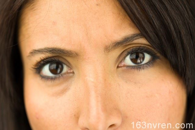 【论美子】眼睑脂肪粒怎么鉴别  三招告别皮肤困扰