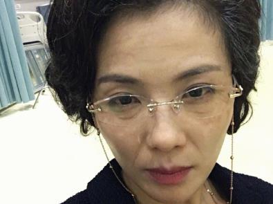 刘涛大胆晒出自己老年妆照片引争议 回复网友显露高情商
