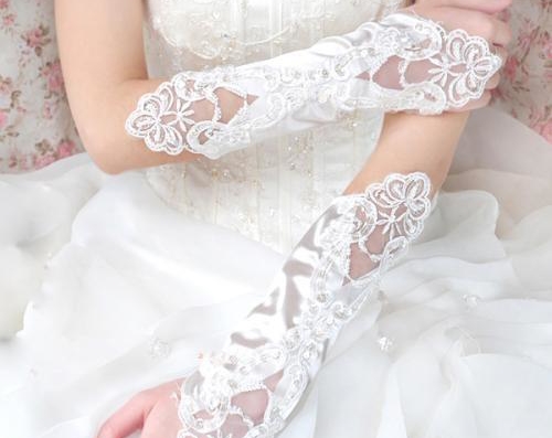 新娘婚纱手套怎么选 看看今年最火的三大手套设计